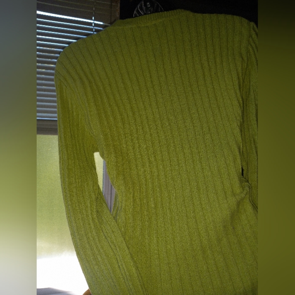 Light Green Long Sleeve Sweater - Picture 4 of 4